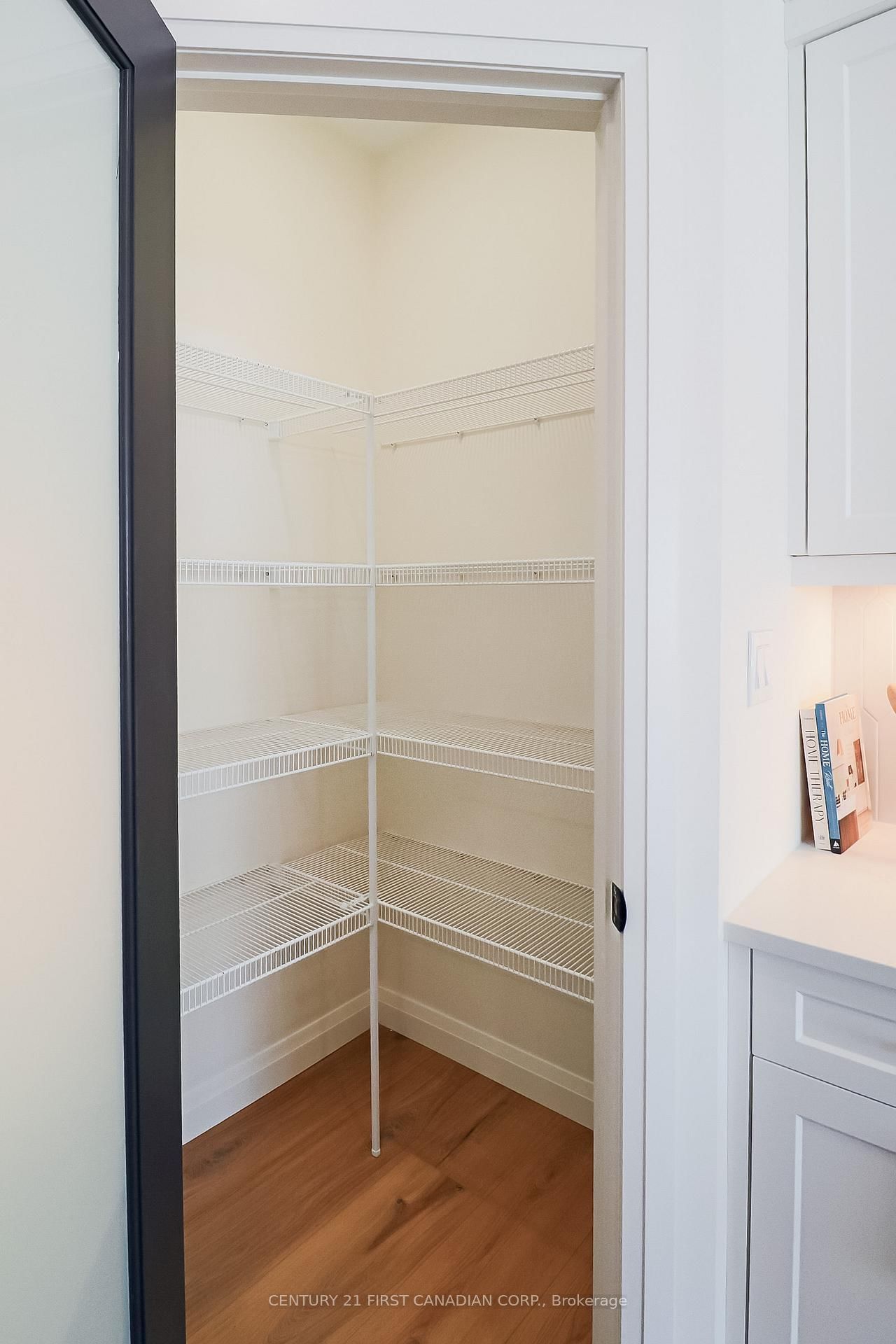 Townhouse for sale at 10-32 Postma Crescent, North Middlesex, Ontario, N0M 1A0 - Ailsa Craig - MLS: X12803400