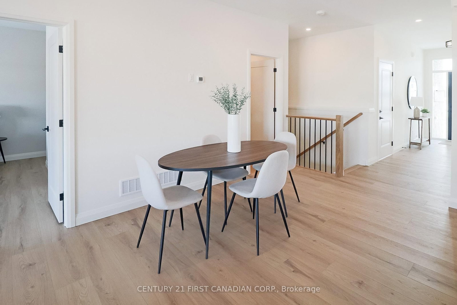 Townhouse for sale at 10-32 Postma Crescent, North Middlesex, Ontario, N0M 1A0 - Ailsa Craig - MLS: X12803400