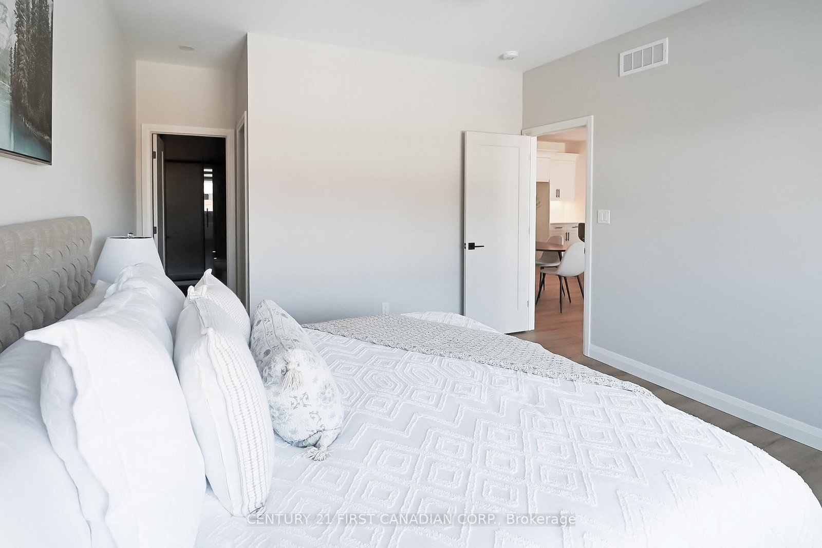 Townhouse for sale at 10-32 Postma Crescent, North Middlesex, Ontario, N0M 1A0 - Ailsa Craig - MLS: X12803400