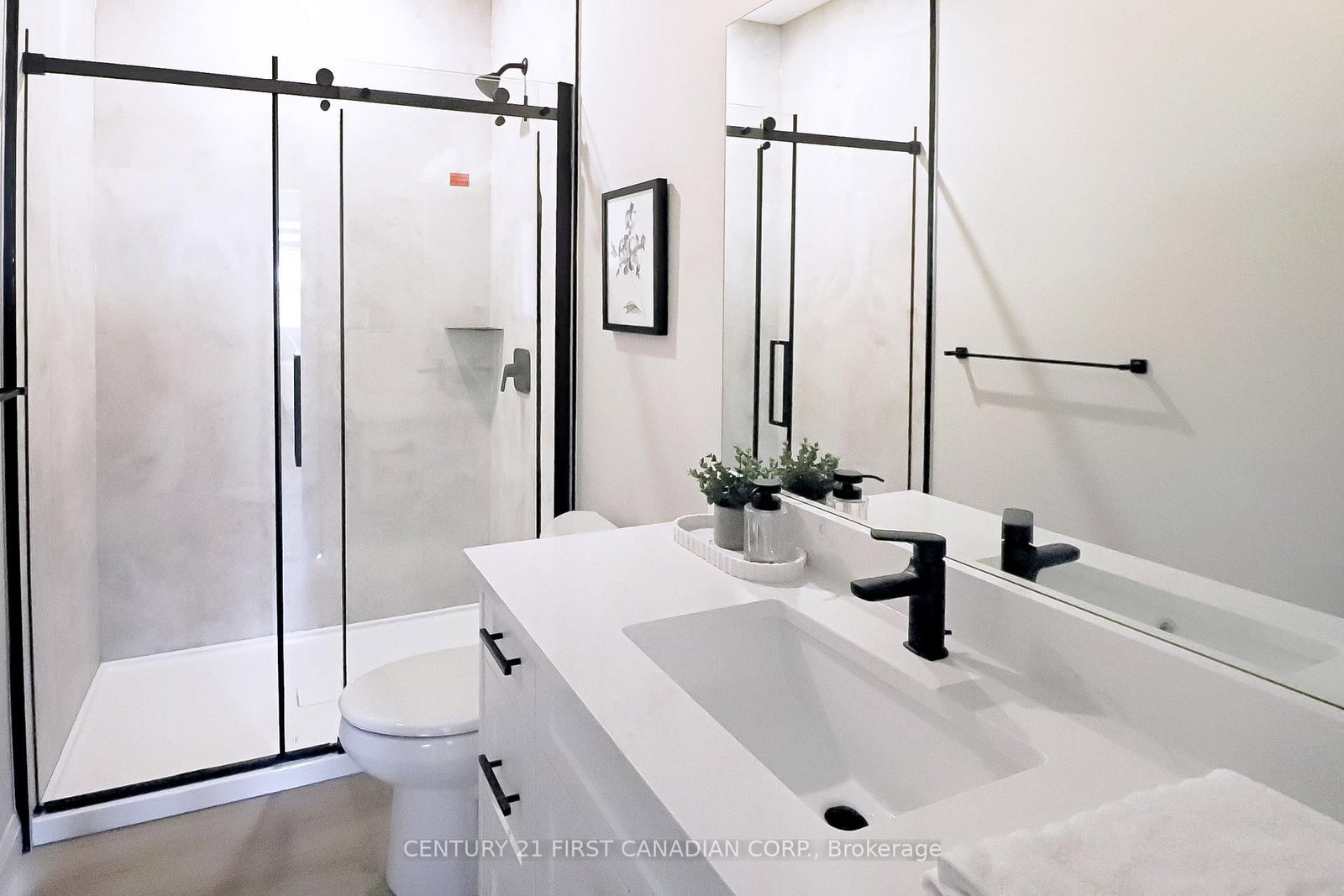 Townhouse for sale at 10-32 Postma Crescent, North Middlesex, Ontario, N0M 1A0 - Ailsa Craig - MLS: X12803400