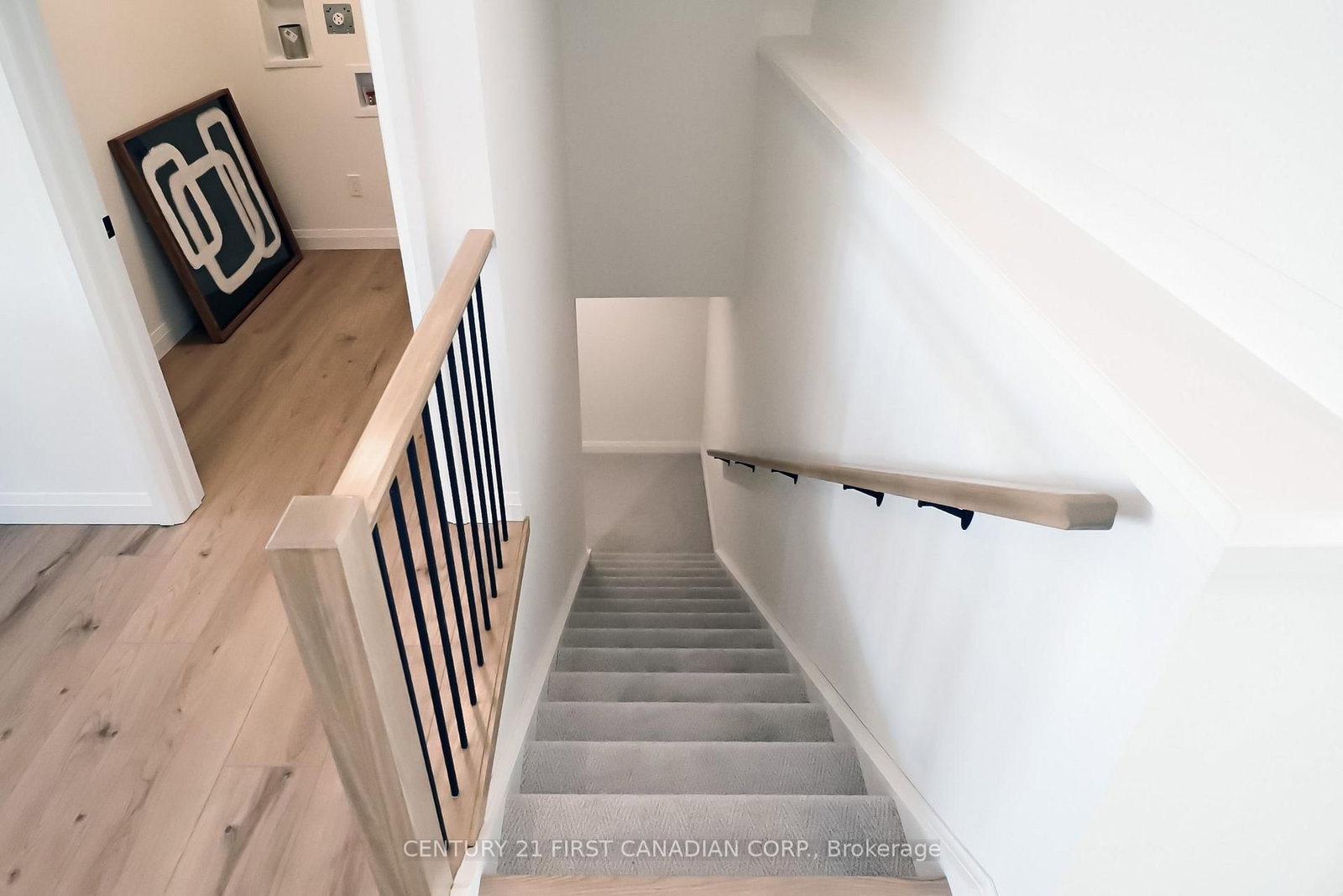 Townhouse for sale at 10-32 Postma Crescent, North Middlesex, Ontario, N0M 1A0 - Ailsa Craig - MLS: X12803400