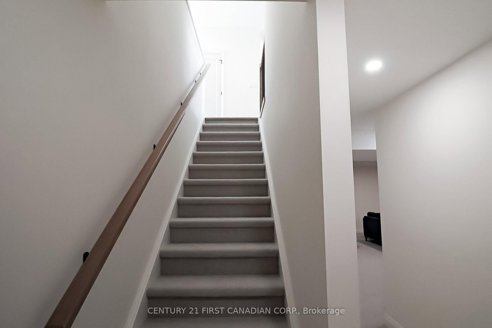 Townhouse for sale at 10-32 Postma Crescent, North Middlesex, Ontario, N0M 1A0 - Ailsa Craig - MLS: X12803400