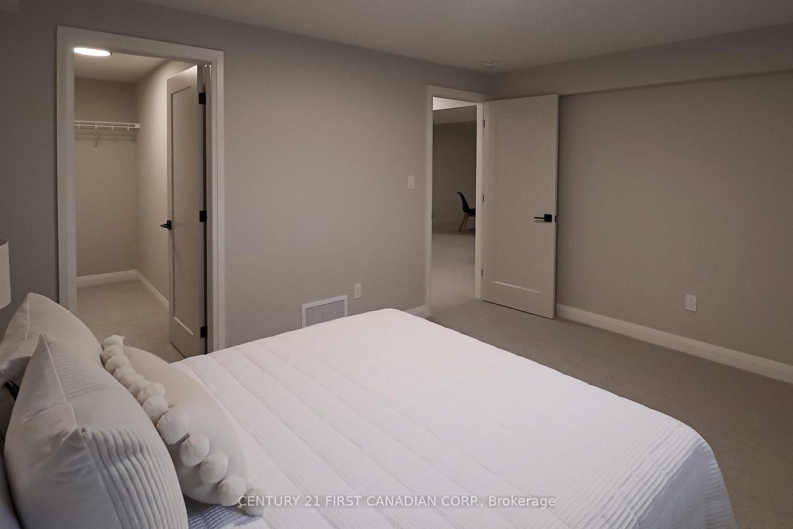 Townhouse for sale at 10-32 Postma Crescent, North Middlesex, Ontario, N0M 1A0 - Ailsa Craig - MLS: X12803400