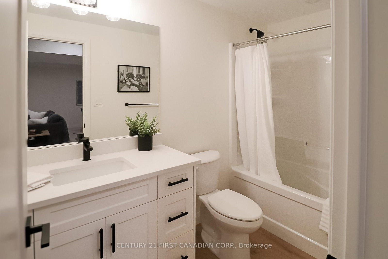 Townhouse for sale at 10-32 Postma Crescent, North Middlesex, Ontario, N0M 1A0 - Ailsa Craig - MLS: X12803400