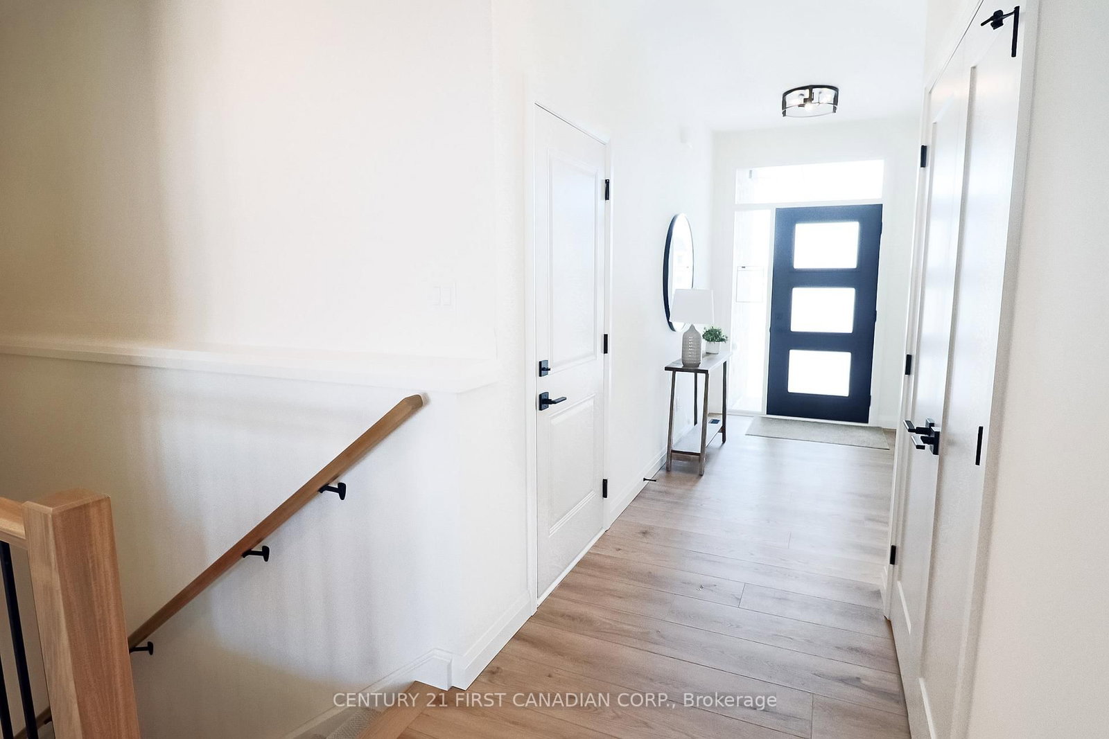 Townhouse for sale at 10-32 Postma Crescent, North Middlesex, Ontario, N0M 1A0 - Ailsa Craig - MLS: X12803400