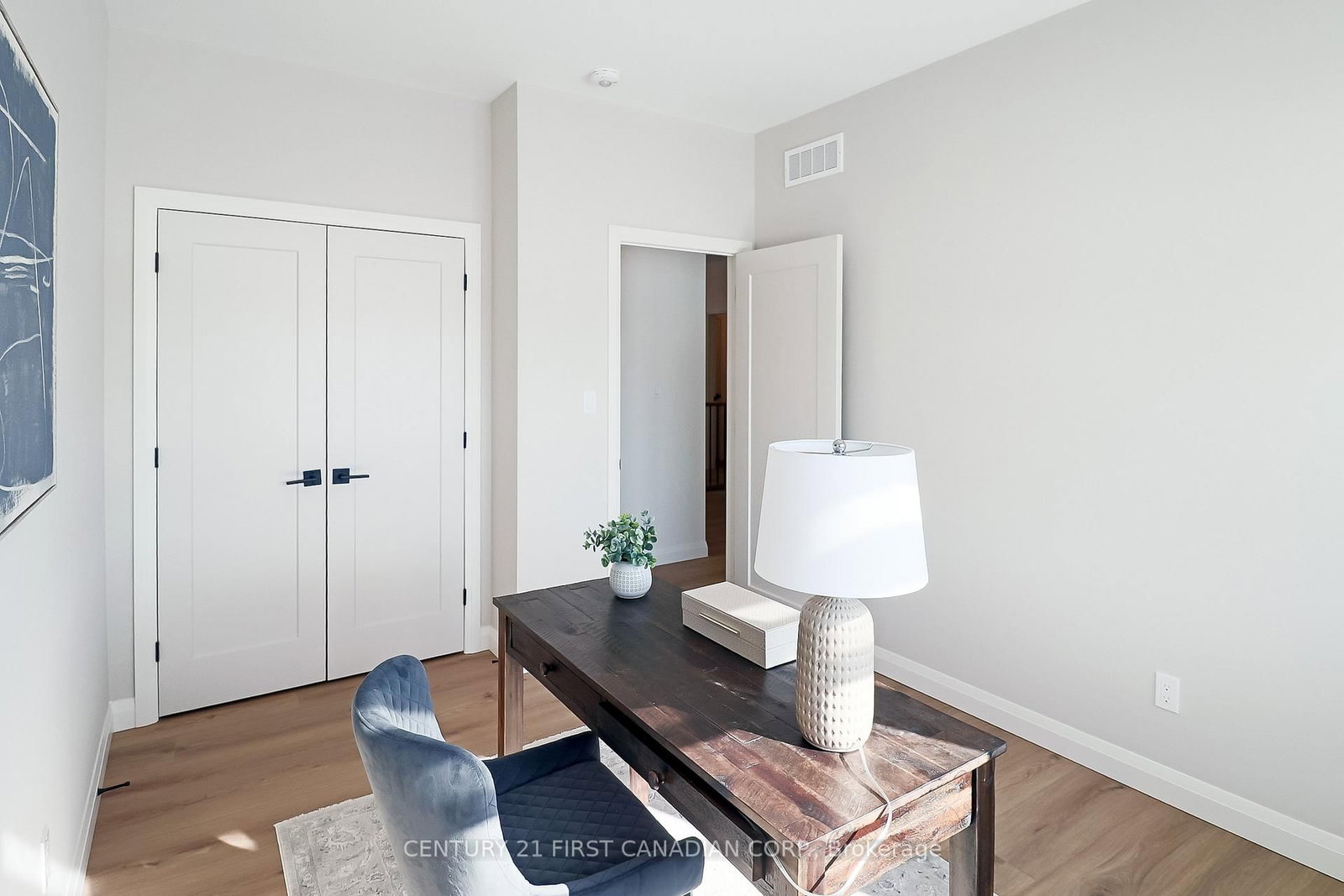 Townhouse for sale at 10-32 Postma Crescent, North Middlesex, Ontario, N0M 1A0 - Ailsa Craig - MLS: X12803400