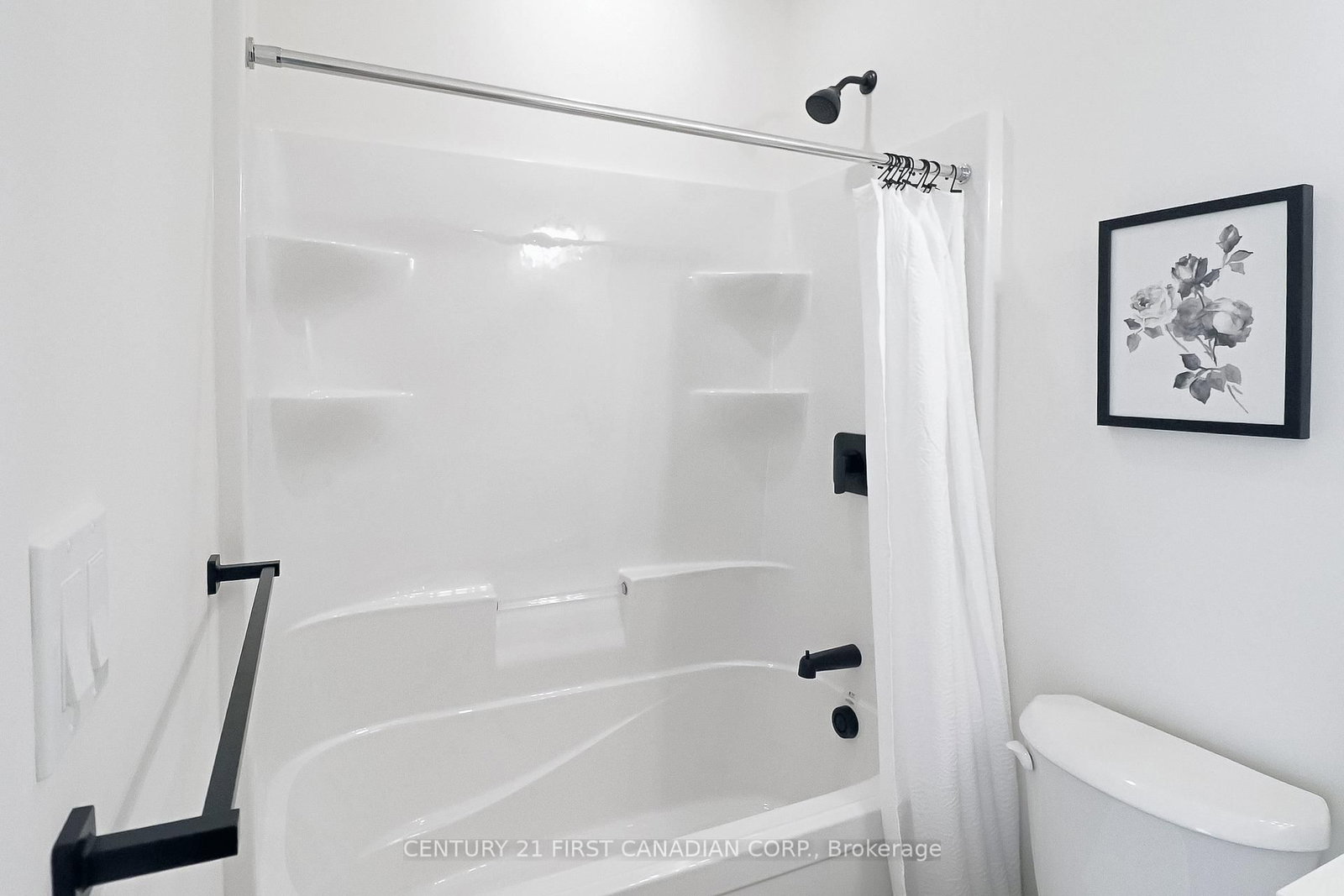 Townhouse for sale at 10-32 Postma Crescent, North Middlesex, Ontario, N0M 1A0 - Ailsa Craig - MLS: X12803400