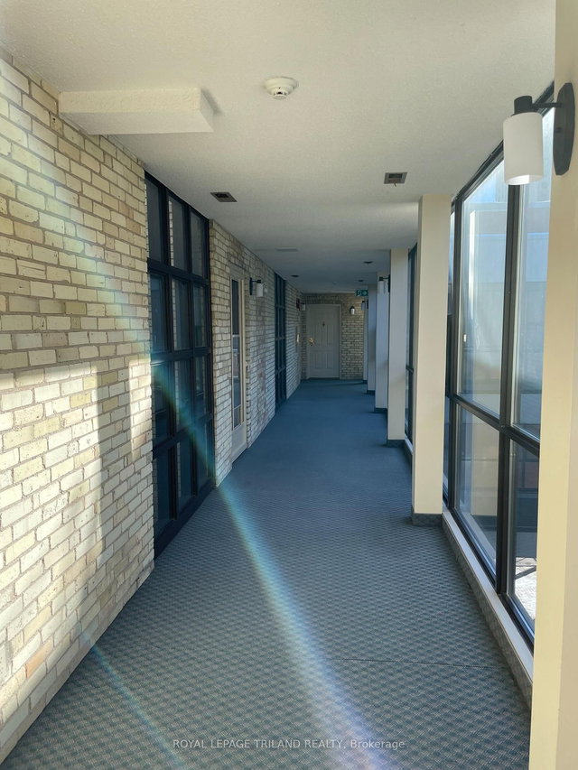 301 - 275 Queens Avenue