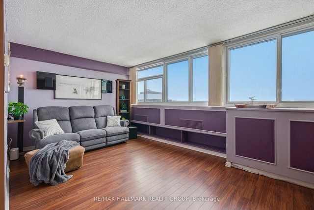 2301 - 500 Laurier Avenue W