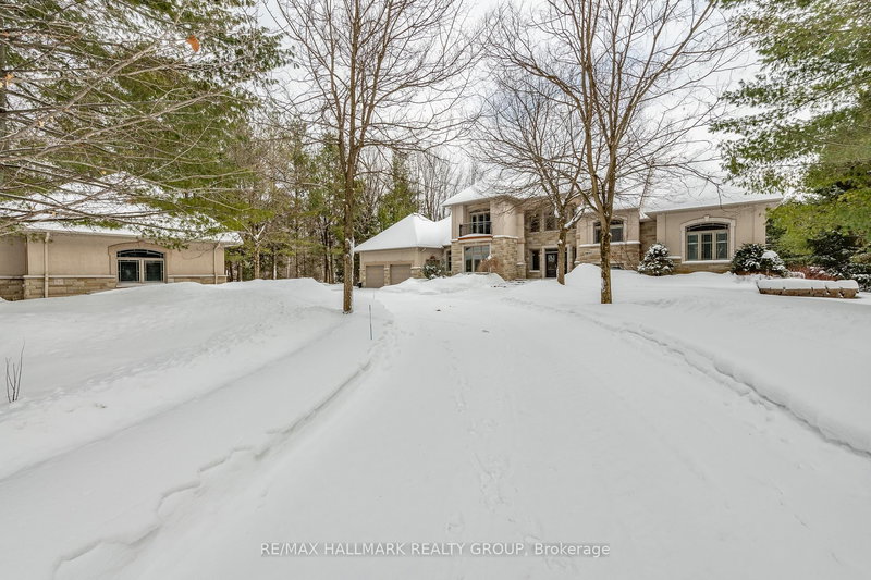 5800 Queenscourt Cres, Ottawa, K4M 1K3 | Image 2