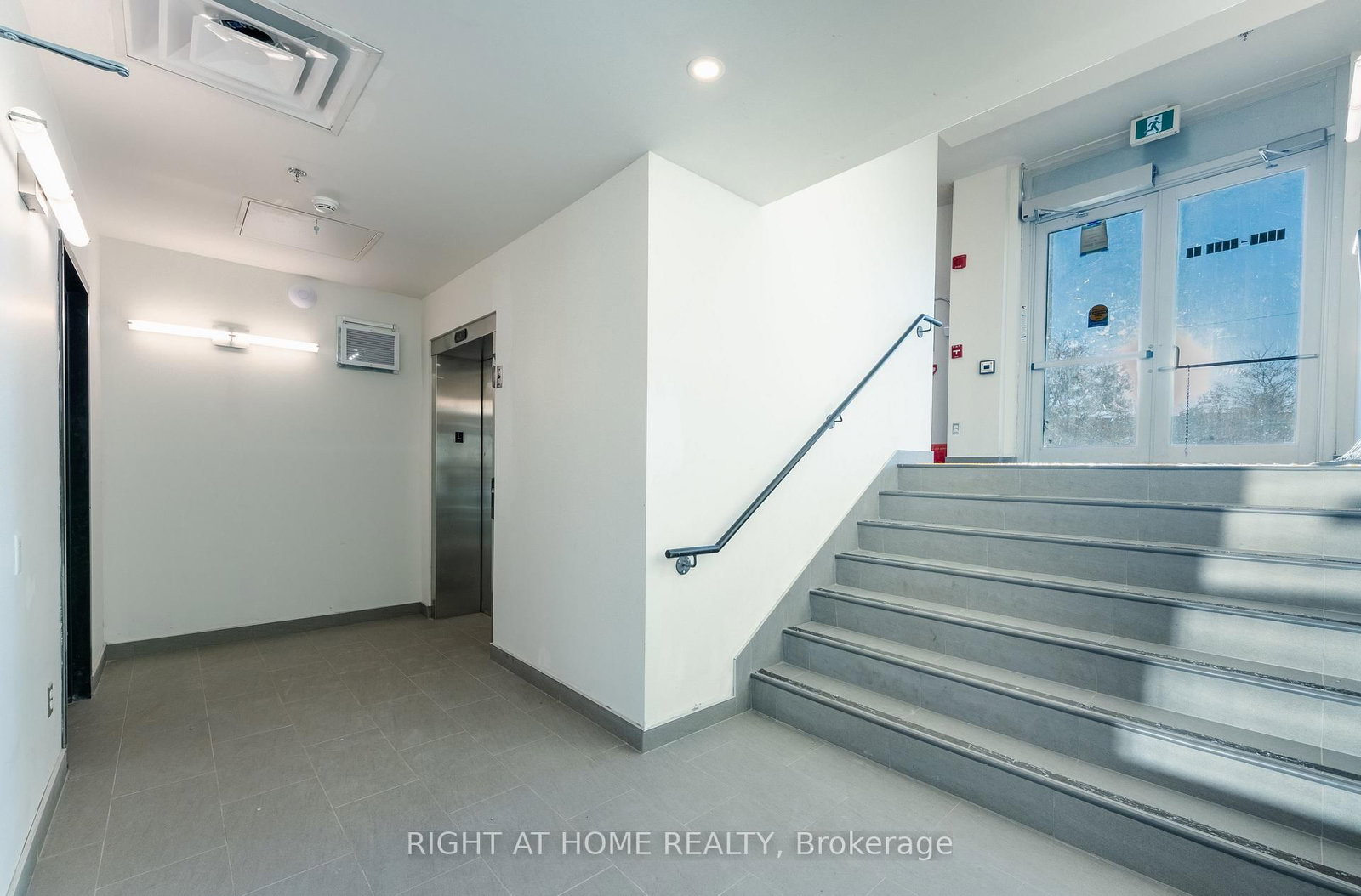 1637 BANK Street, Unit 101 - Photo 11