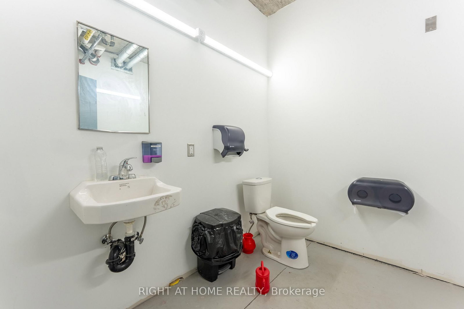 1637 BANK Street, Unit 101 - Photo 18