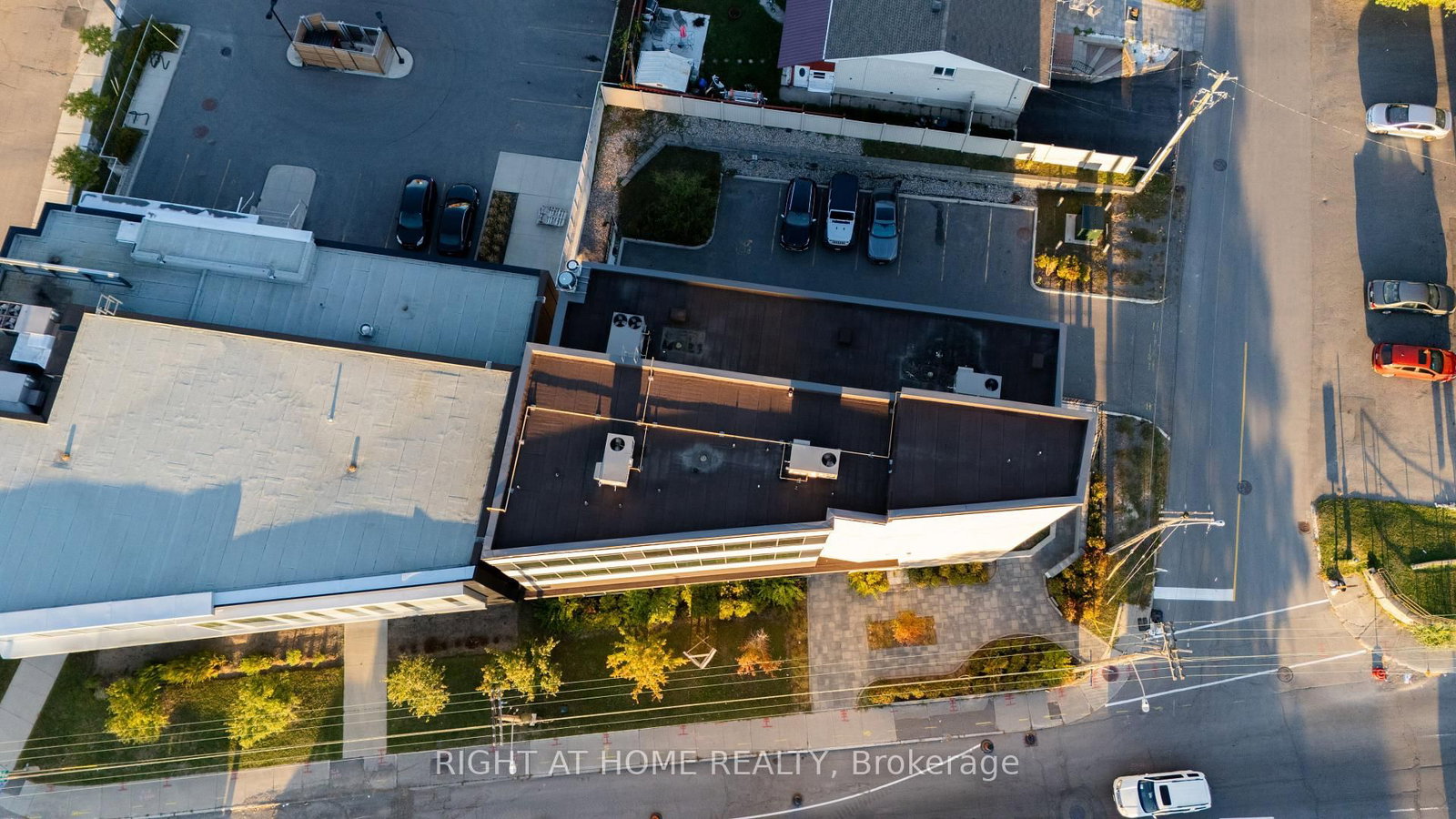 1637 BANK Street, Unit 101 - Photo 4