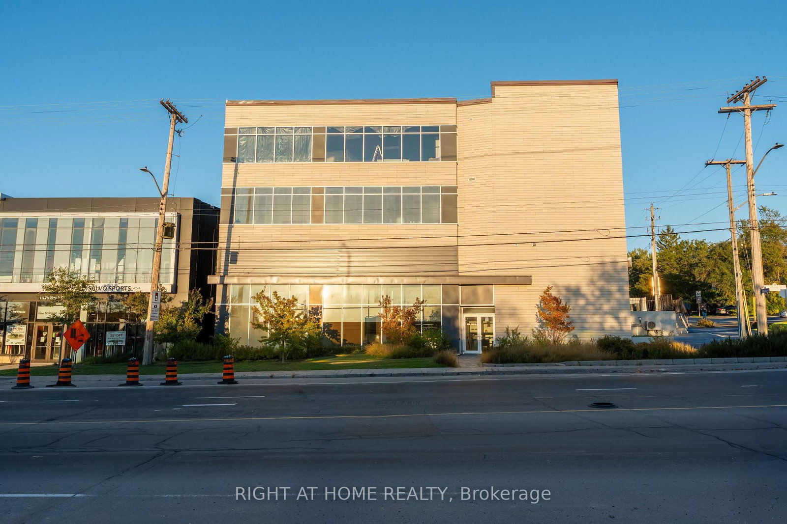 1637 BANK Street, Unit 101 - Photo 9