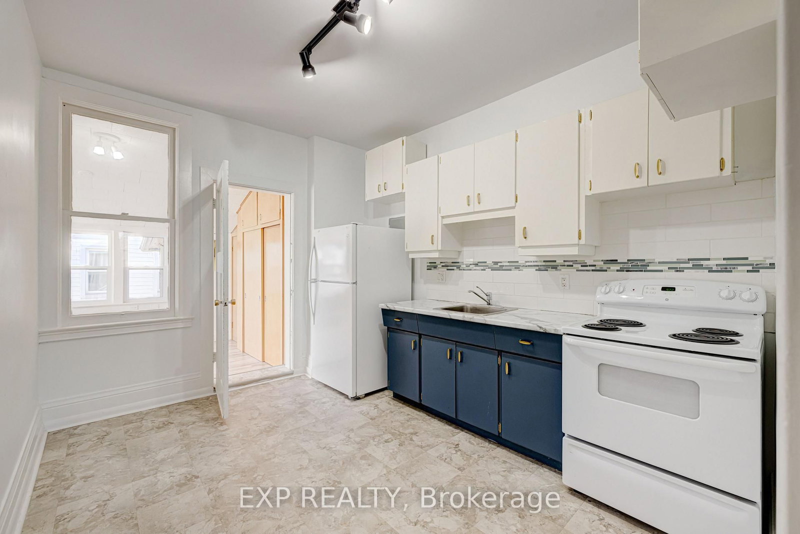 241 ROSS Street - Photo 18