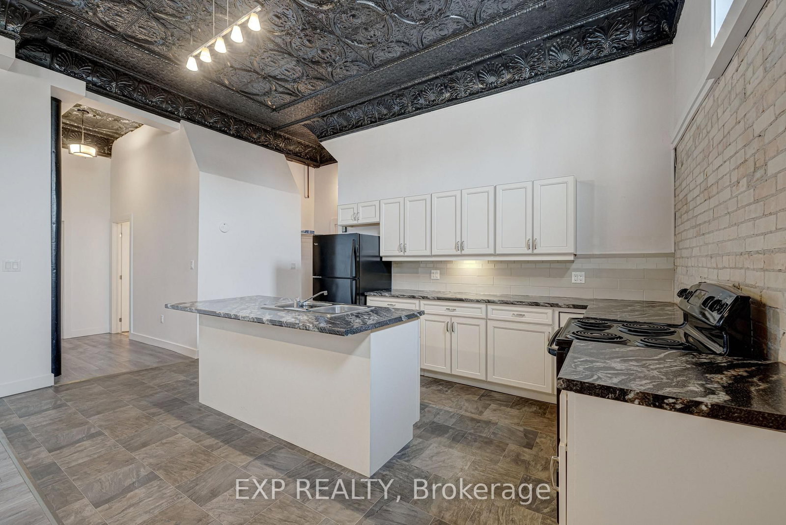 241 ROSS Street - Photo 8