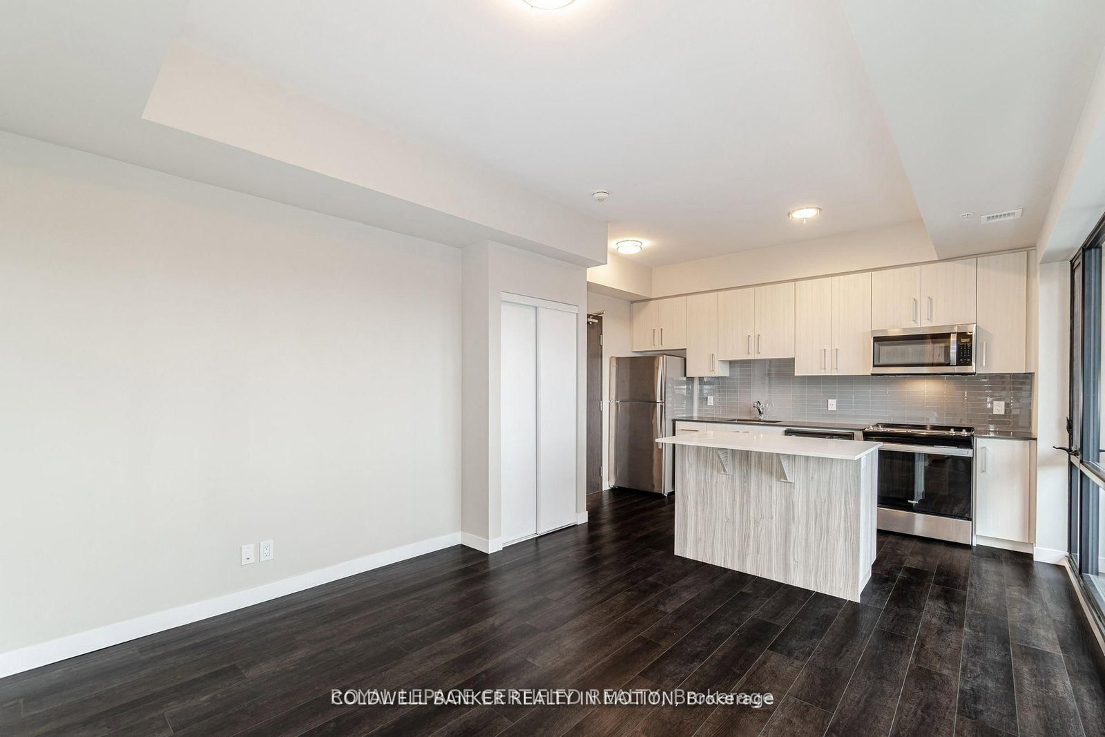 Condo for sale at 303-15 Queen Street, Hamilton, Ontario, L8P 0C6 - Central - MLS: X12806412
