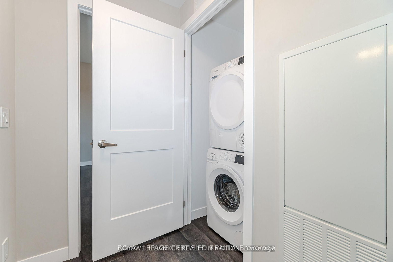 Condo for sale at 303-15 Queen Street, Hamilton, Ontario, L8P 0C6 - Central - MLS: X12806412