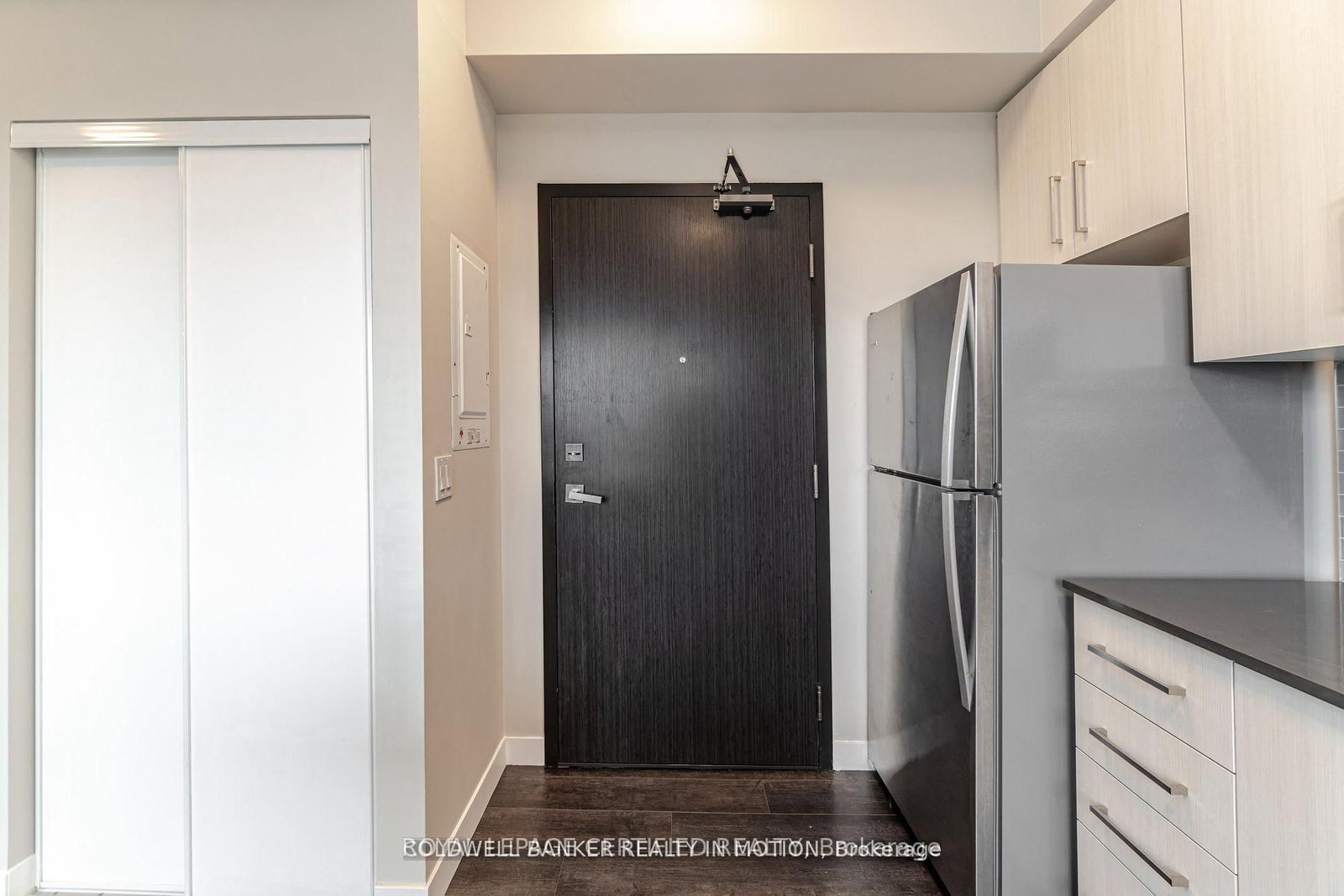 Condo for sale at 303-15 Queen Street, Hamilton, Ontario, L8P 0C6 - Central - MLS: X12806412