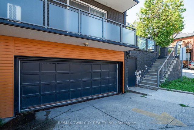 502 - 200 Charlton Avenue E