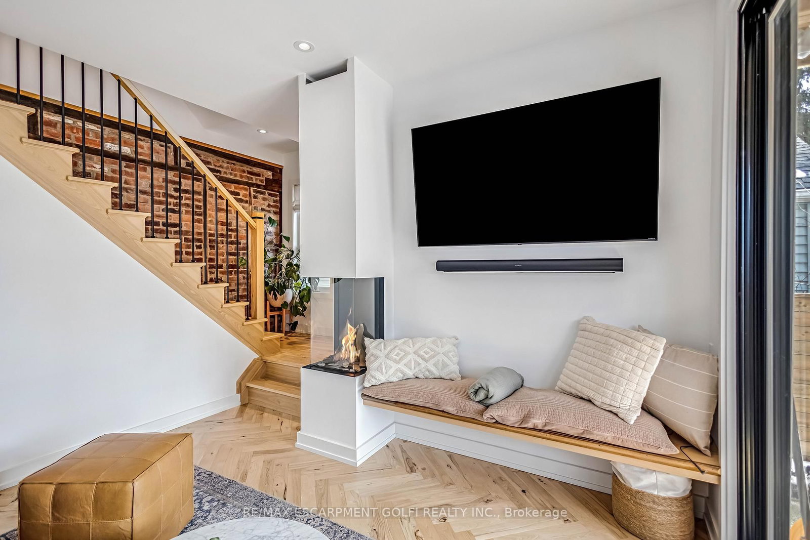 Detached House for sale at 369 Charlton Avenue, Hamilton, Ontario, L8P 2E6 - Kirkendall - MLS: X12806748