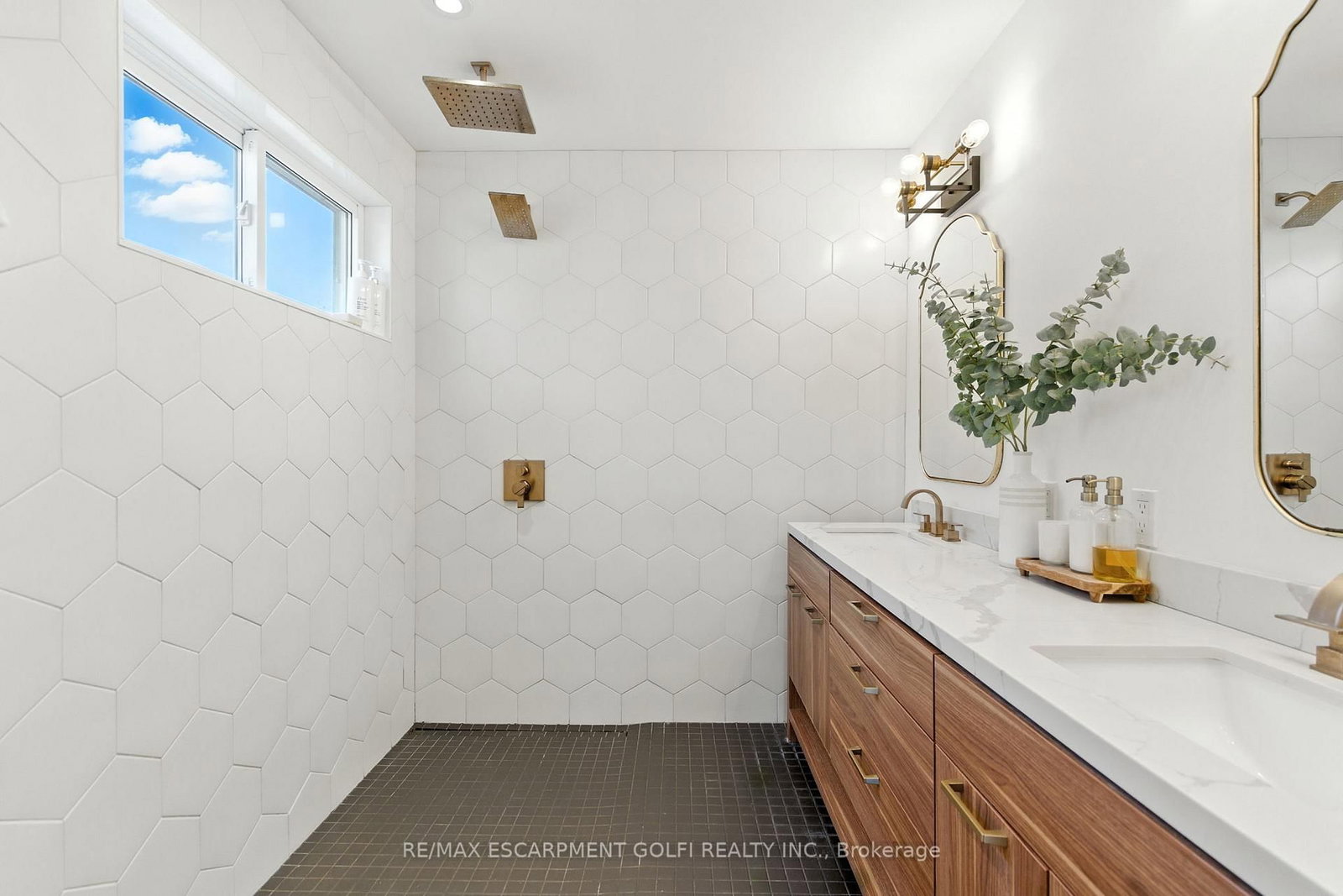 Detached House for sale at 369 Charlton Avenue, Hamilton, Ontario, L8P 2E6 - Kirkendall - MLS: X12806748