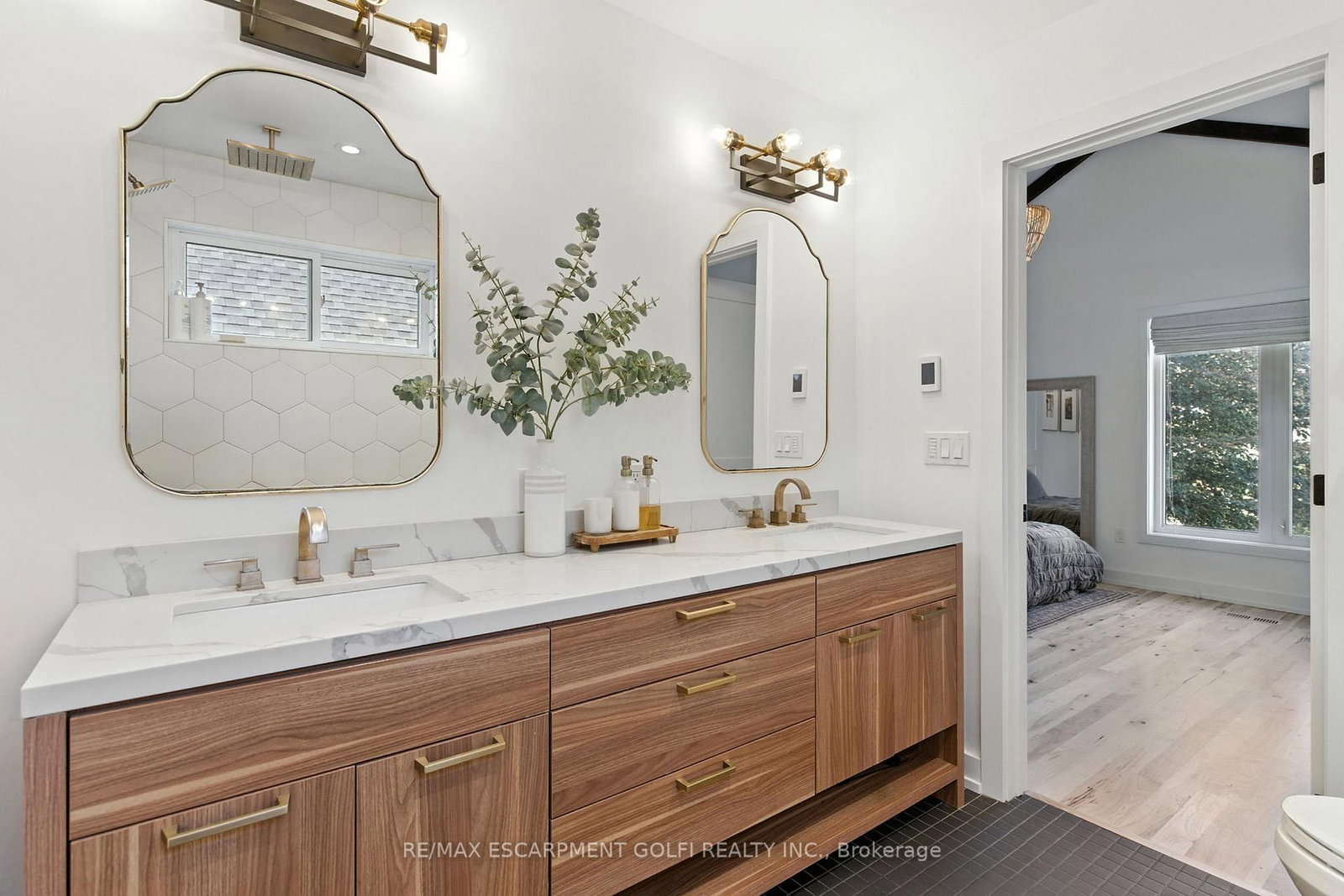 Detached House for sale at 369 Charlton Avenue, Hamilton, Ontario, L8P 2E6 - Kirkendall - MLS: X12806748