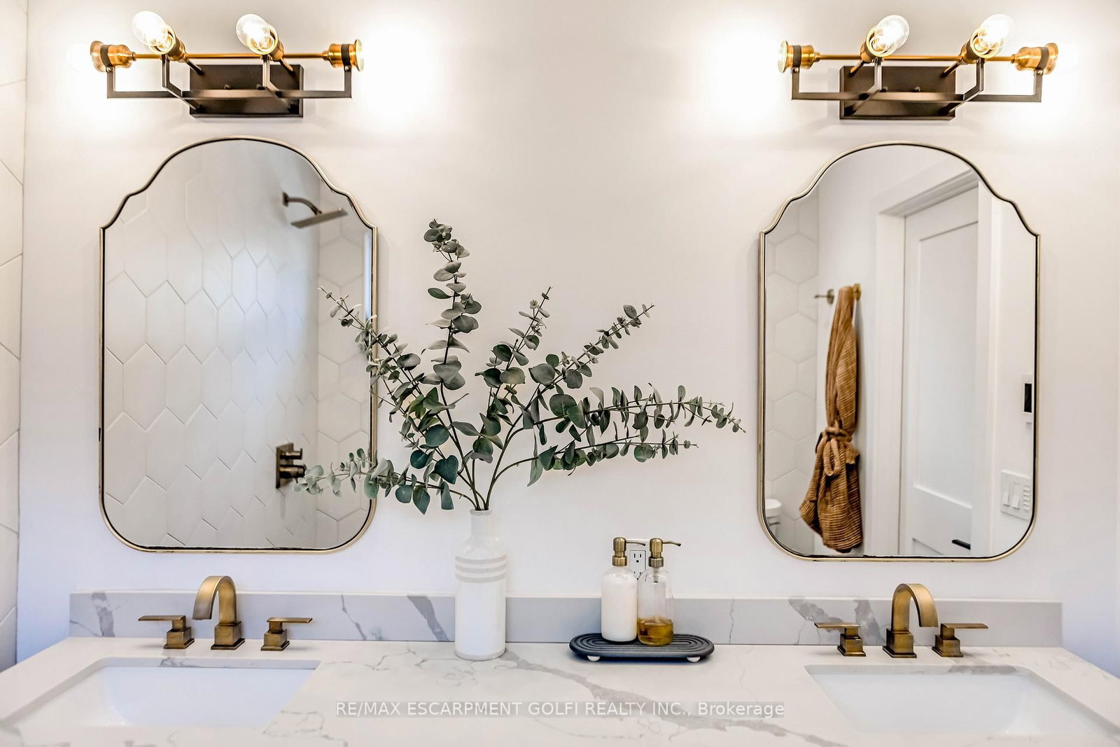 Detached House for sale at 369 Charlton Avenue, Hamilton, Ontario, L8P 2E6 - Kirkendall - MLS: X12806748