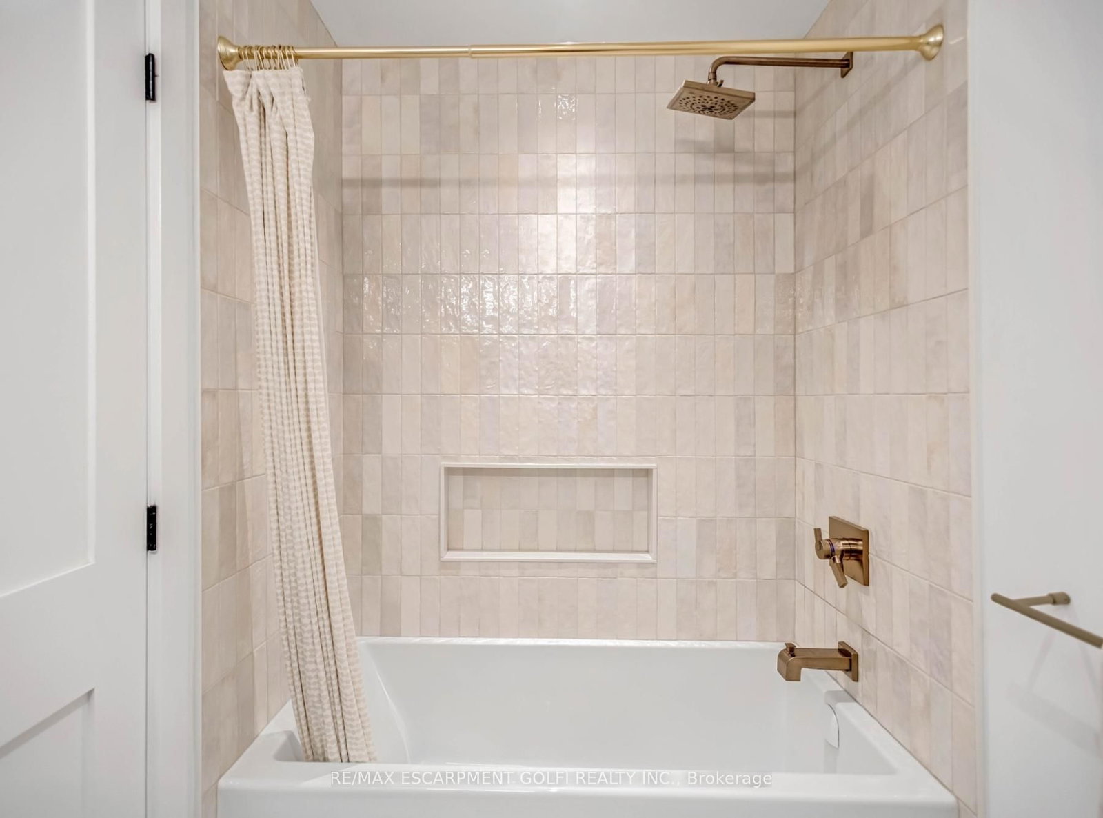 Detached House for sale at 369 Charlton Avenue, Hamilton, Ontario, L8P 2E6 - Kirkendall - MLS: X12806748