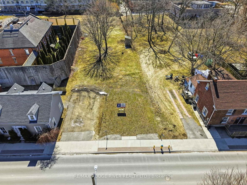 93 ALBERT St photo 2