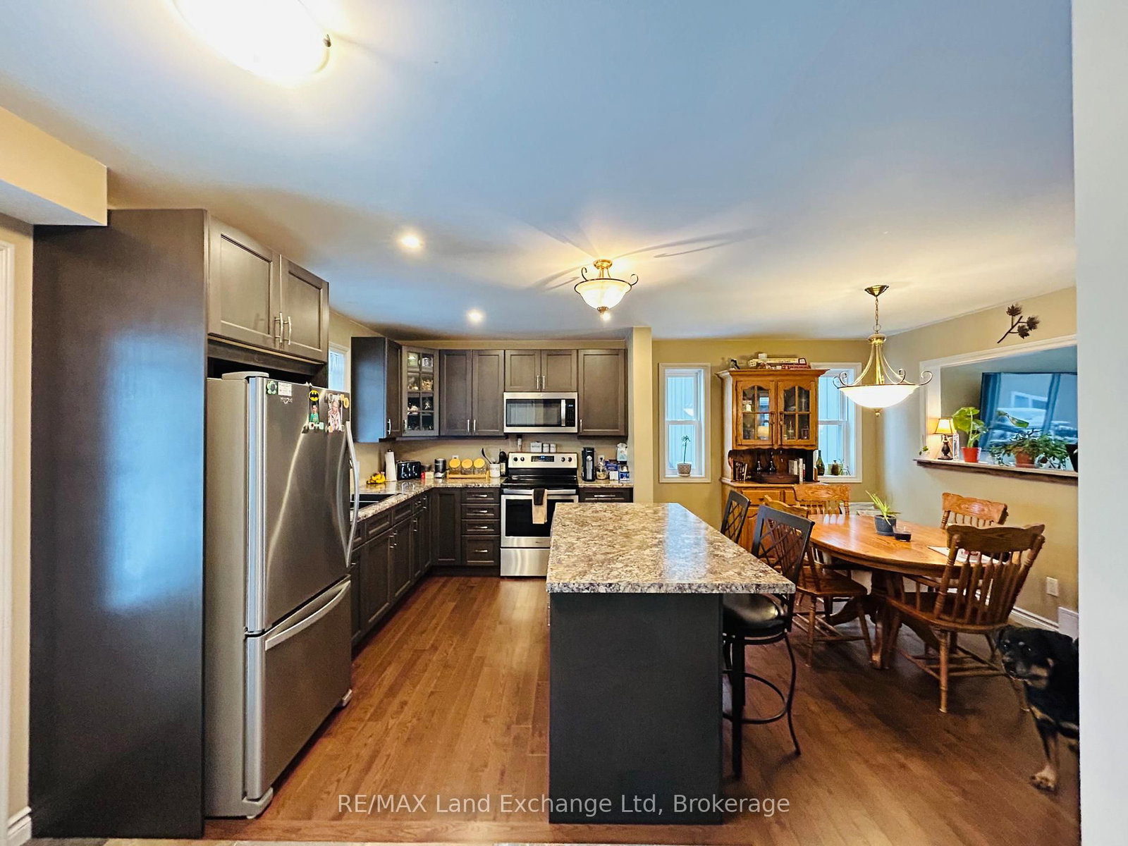 Listing photo 3