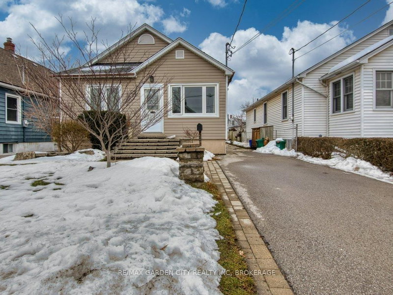 28 Charles Ave, St. Catharines, L2M 5S9 | Image 2