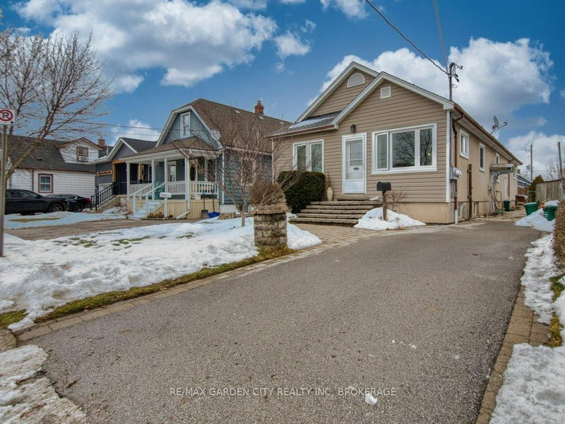 28 Charles Ave, St. Catharines, L2M 5S9 | Image 3