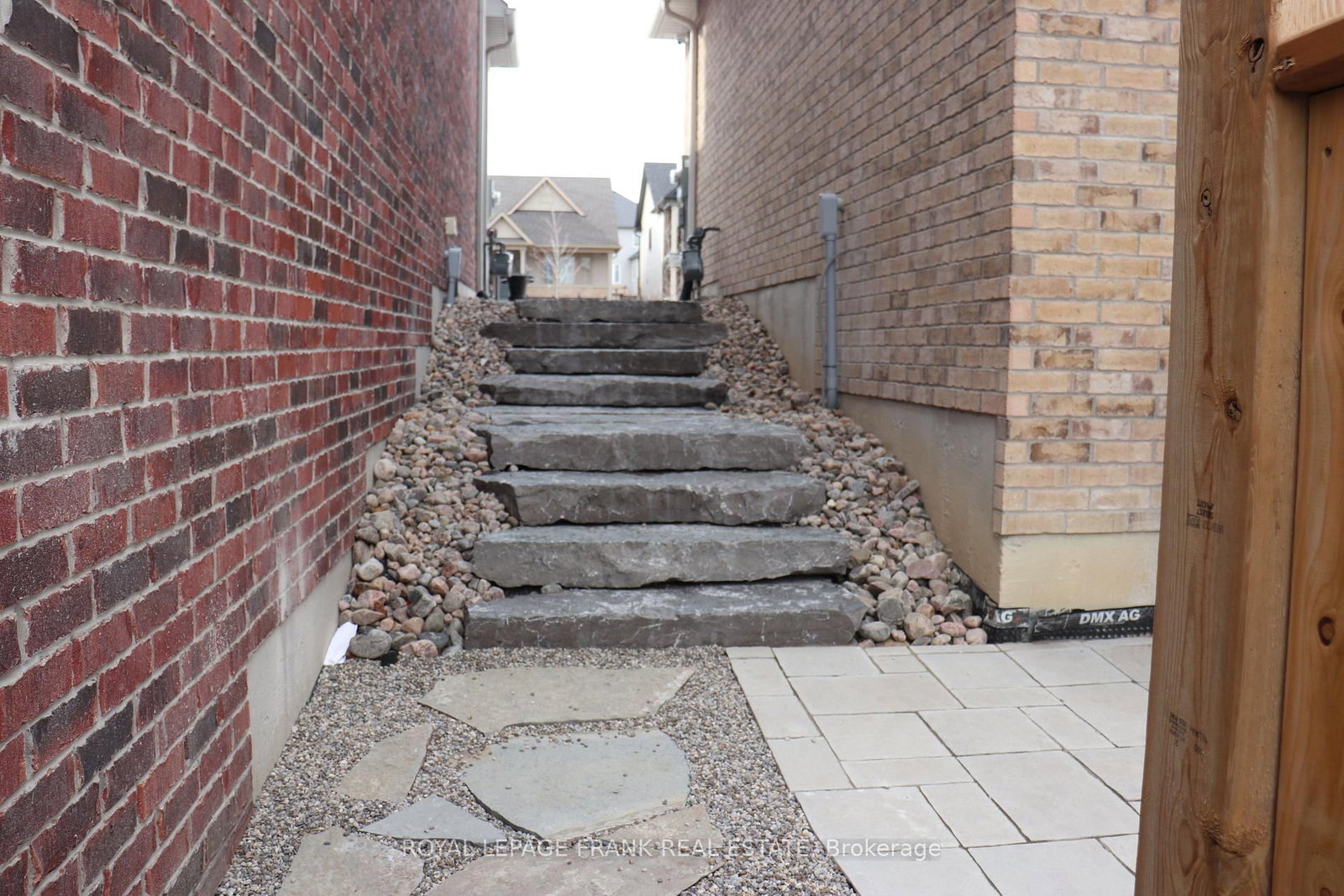 60 Hennessey Crescent - Photo 44