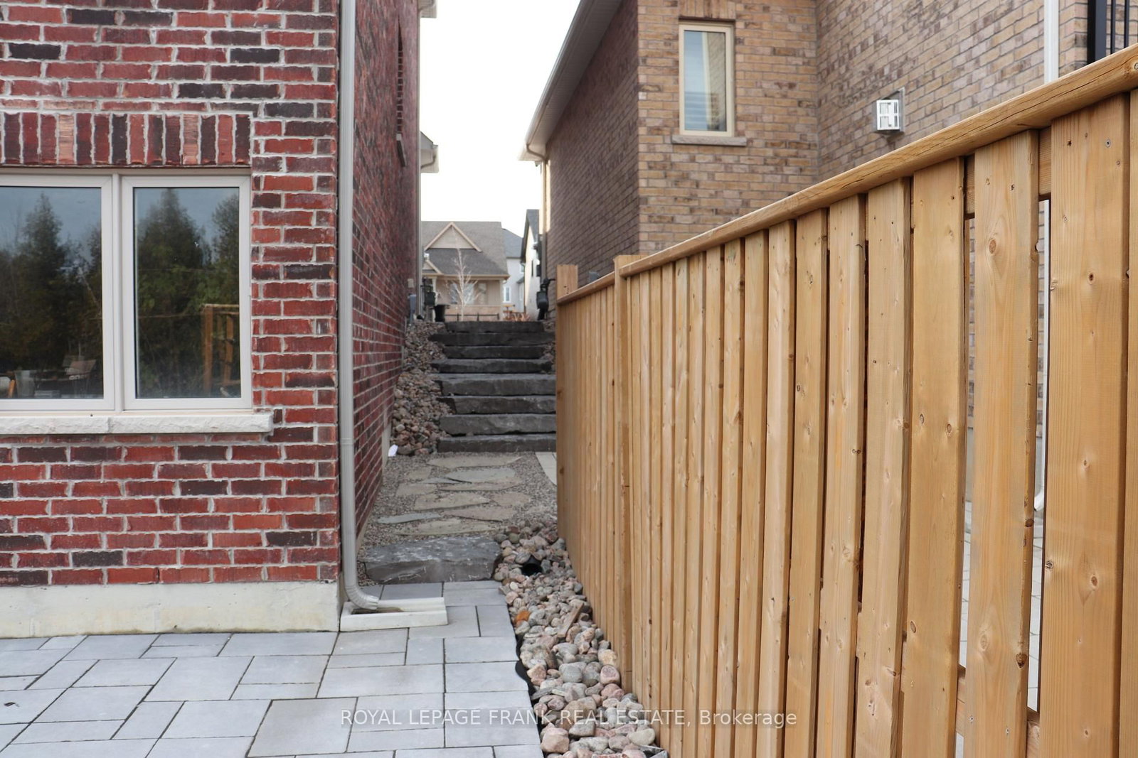 60 Hennessey Crescent - Photo 45