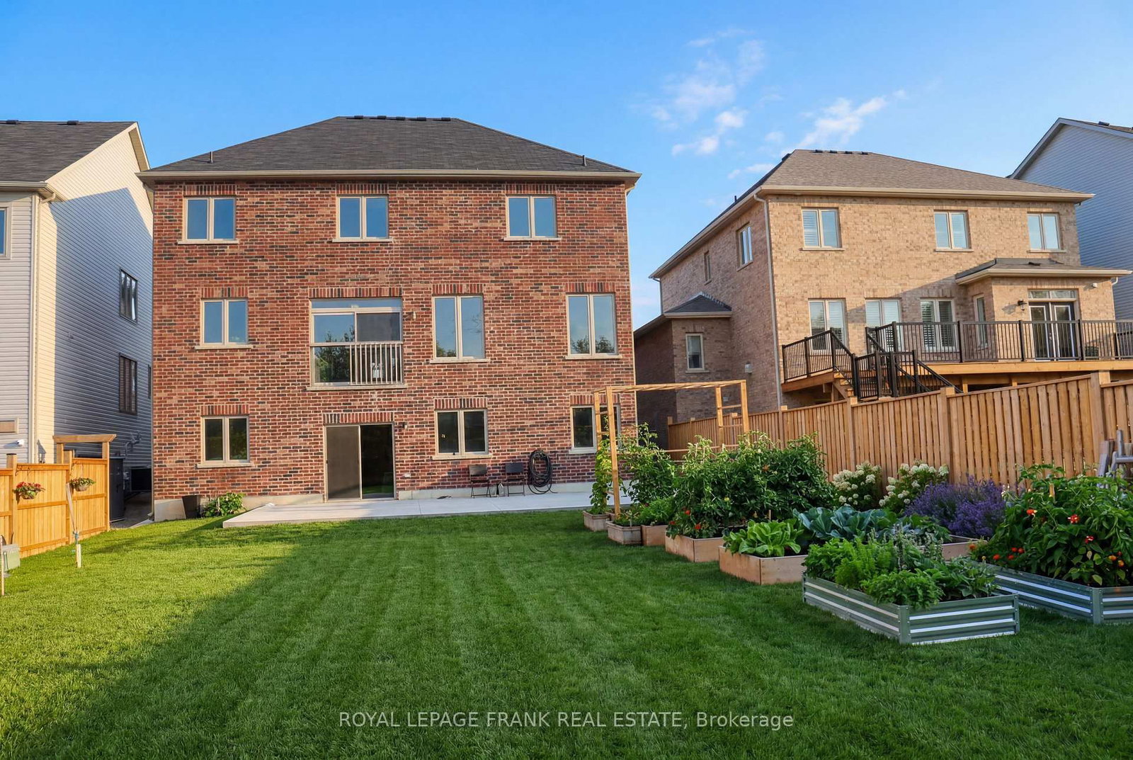 60 Hennessey Crescent - Photo 47