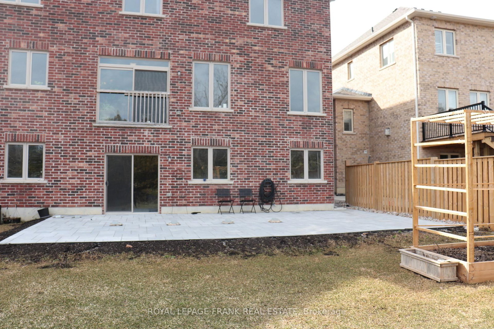 60 Hennessey Crescent - Photo 48