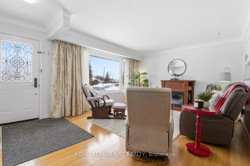 14 Terrace Ave, Welland, L3C 2C4 | Image 2