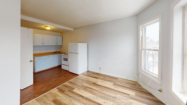 4 - 747 Dundas Street