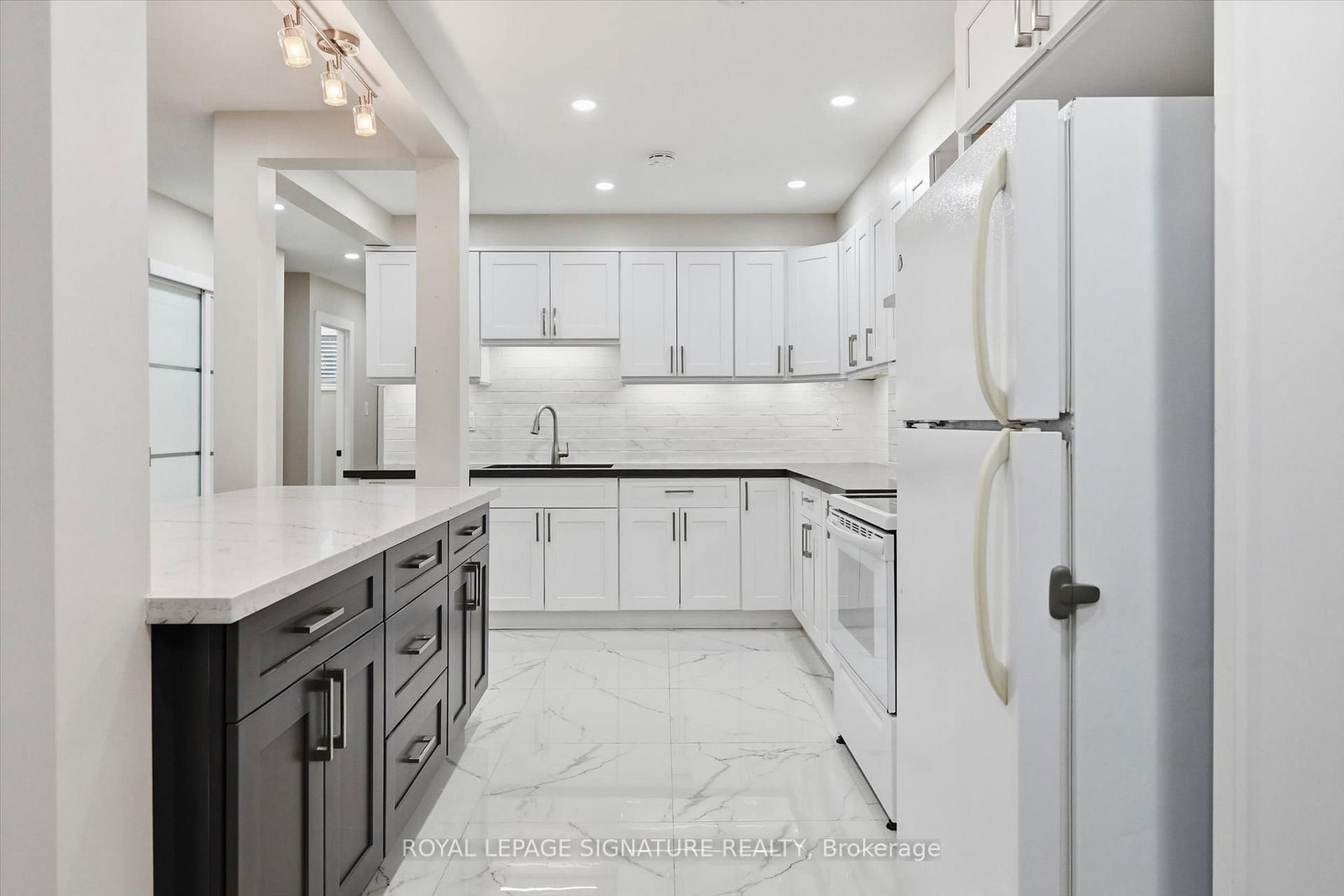 Townhouse for sale at 9-100 Quigley Road, Hamilton, Ontario, L8K 6J1 - Vincent - MLS: X12808716