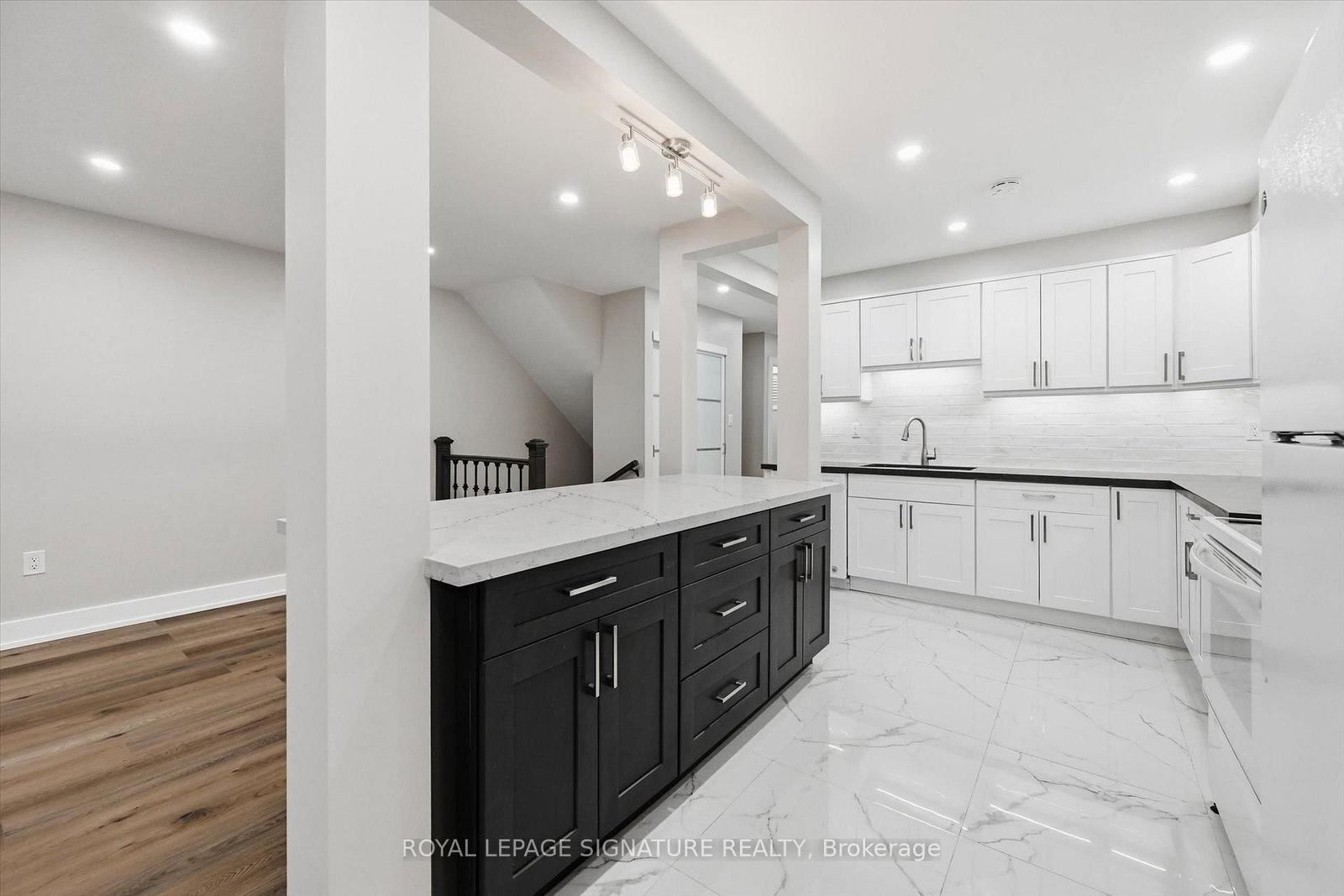 Townhouse for sale at 9-100 Quigley Road, Hamilton, Ontario, L8K 6J1 - Vincent - MLS: X12808716