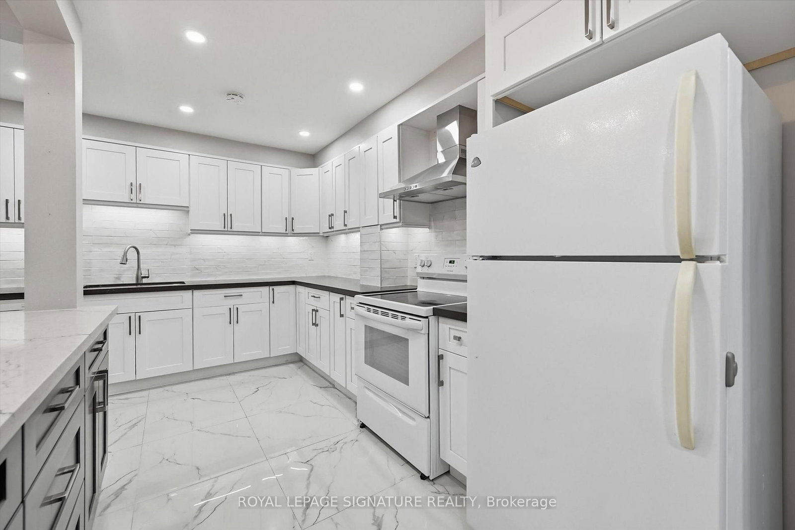 Townhouse for sale at 9-100 Quigley Road, Hamilton, Ontario, L8K 6J1 - Vincent - MLS: X12808716