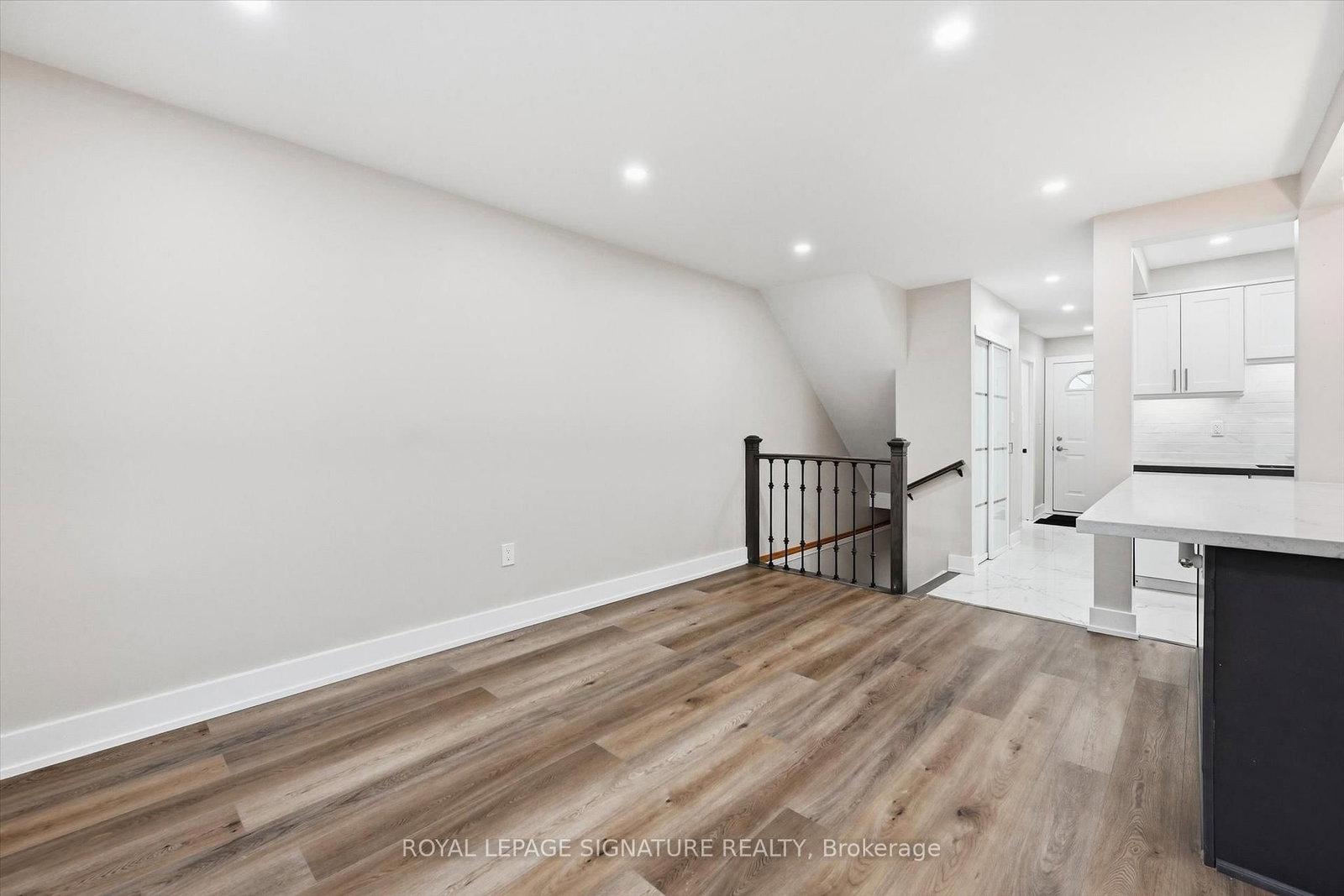 Townhouse for sale at 9-100 Quigley Road, Hamilton, Ontario, L8K 6J1 - Vincent - MLS: X12808716