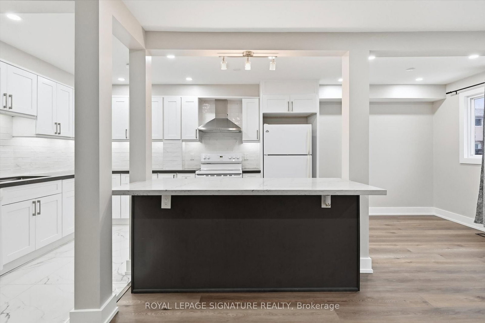 Townhouse for sale at 9-100 Quigley Road, Hamilton, Ontario, L8K 6J1 - Vincent - MLS: X12808716