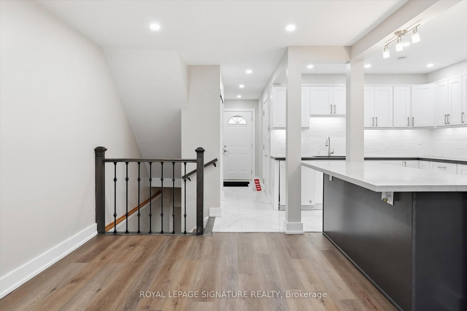 Townhouse for sale at 9-100 Quigley Road, Hamilton, Ontario, L8K 6J1 - Vincent - MLS: X12808716