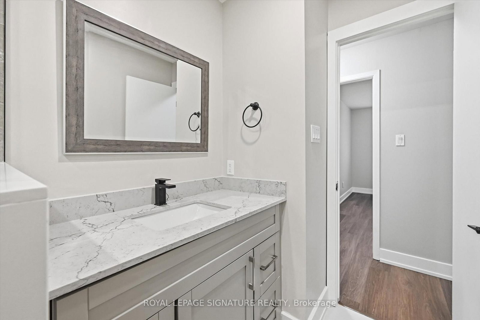 Townhouse for sale at 9-100 Quigley Road, Hamilton, Ontario, L8K 6J1 - Vincent - MLS: X12808716