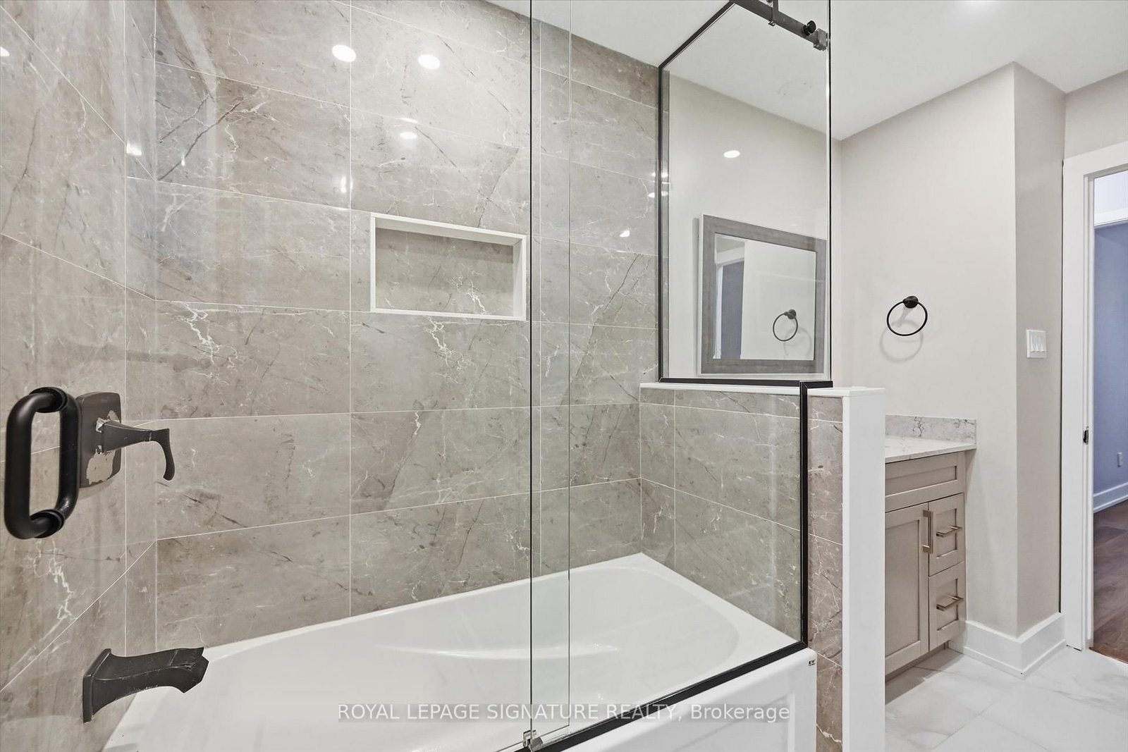 Townhouse for sale at 9-100 Quigley Road, Hamilton, Ontario, L8K 6J1 - Vincent - MLS: X12808716