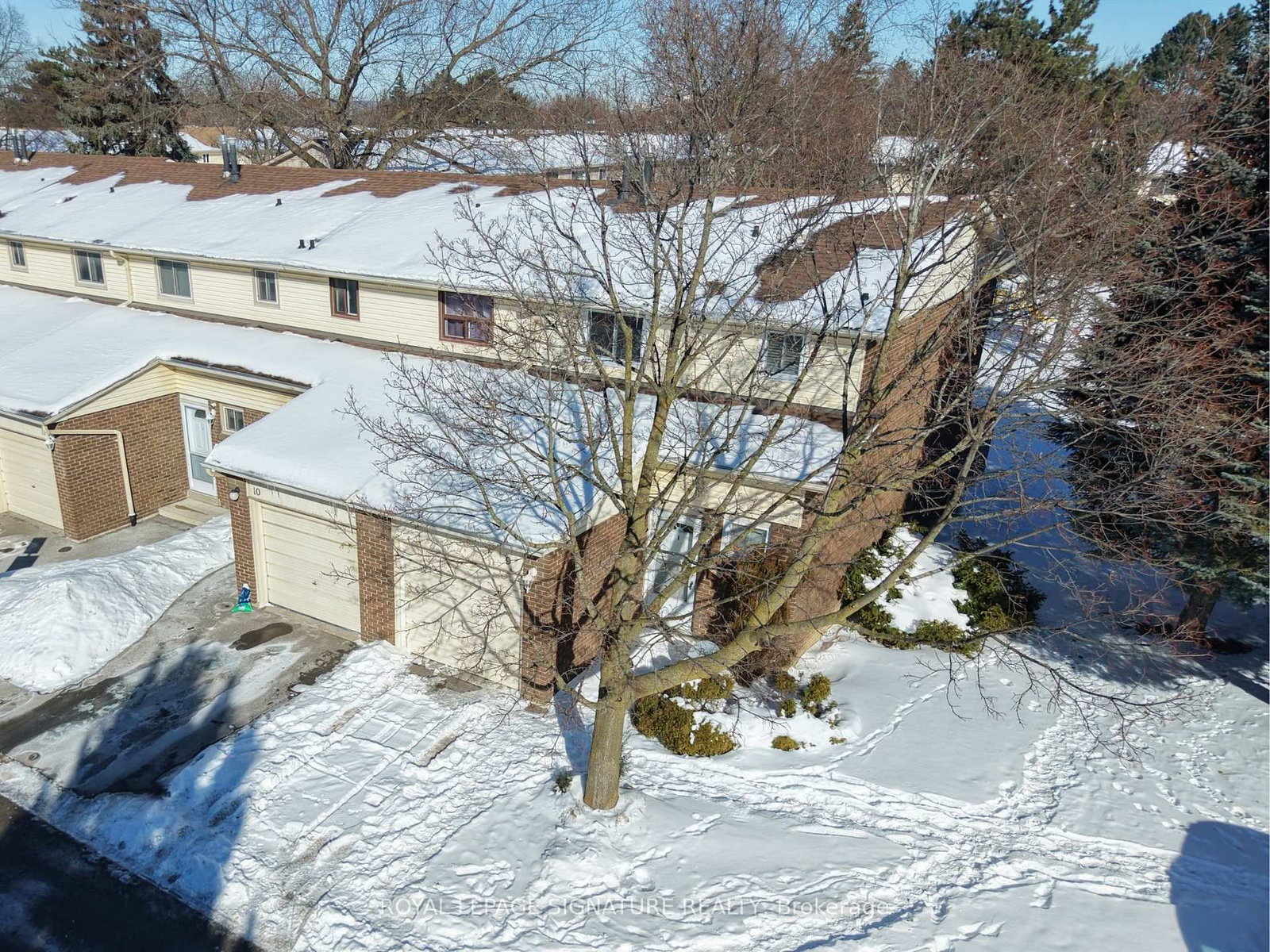 Townhouse for sale at 9-100 Quigley Road, Hamilton, Ontario, L8K 6J1 - Vincent - MLS: X12808716