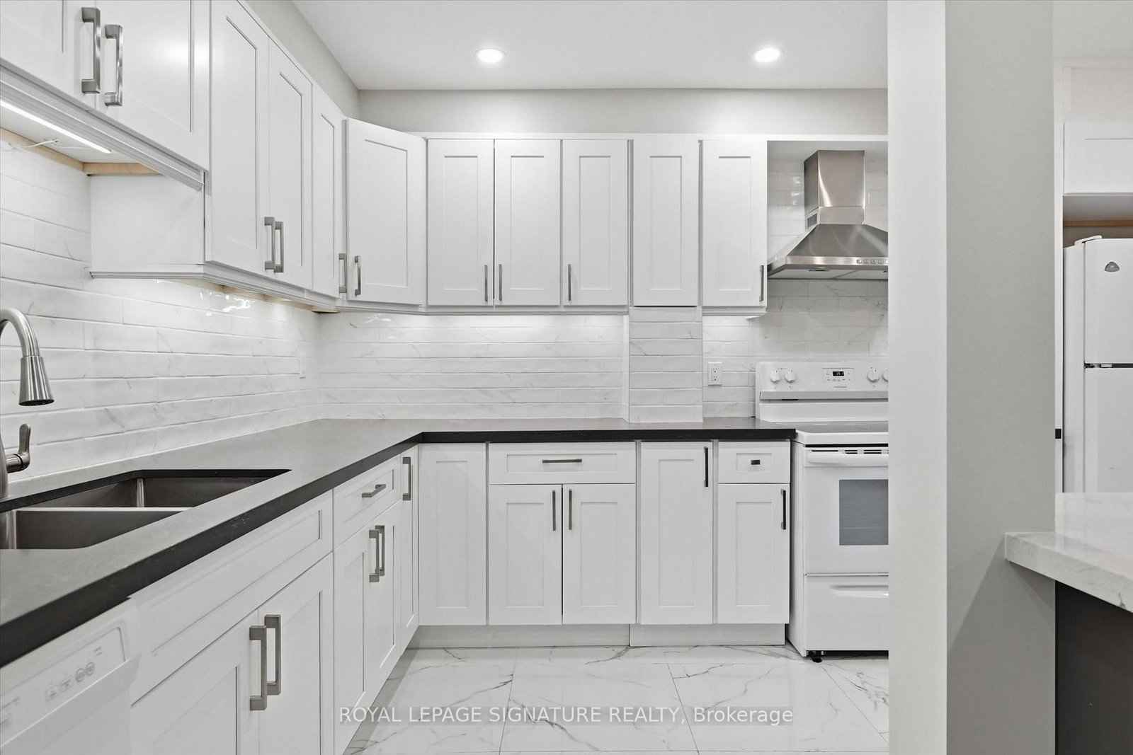 Townhouse for sale at 9-100 Quigley Road, Hamilton, Ontario, L8K 6J1 - Vincent - MLS: X12808716