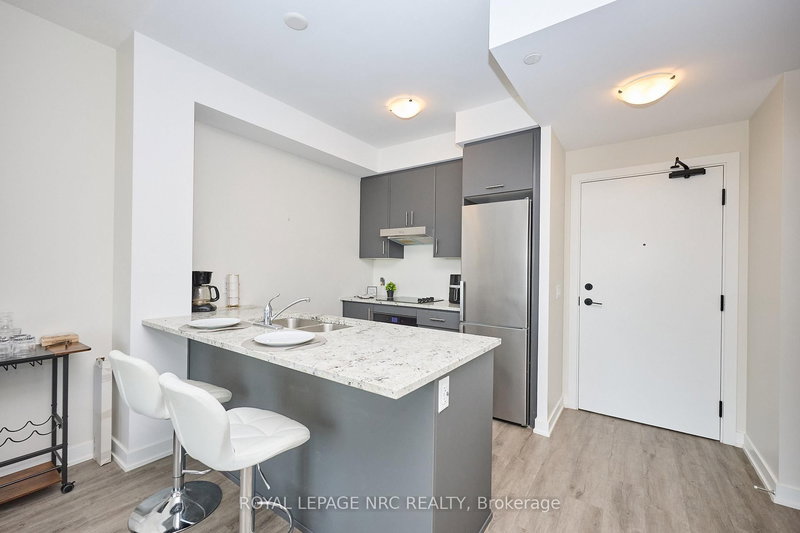 221 - 600 North Service Rd, Hamilton, L8E 0L2 | Image 3